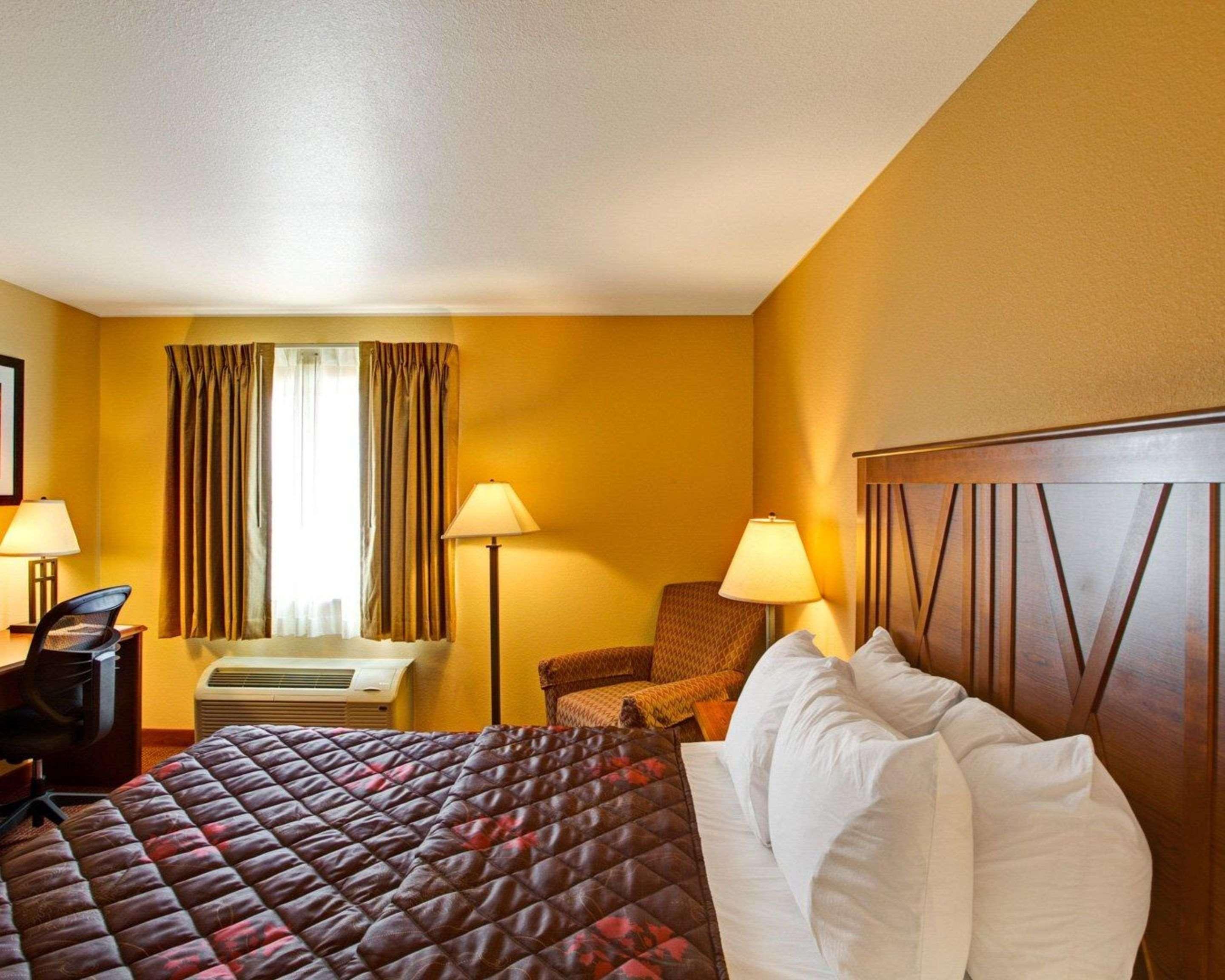 Rodeway Inn & Suites Phillipsburg Экстерьер фото